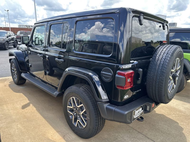 New 2025 Jeep Wrangler 4-door SaharaImage 9