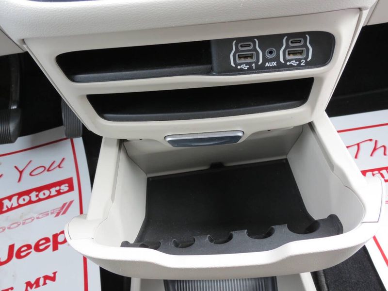 2023 Chrysler Voyager LX 4dr Mini VanImage 22
