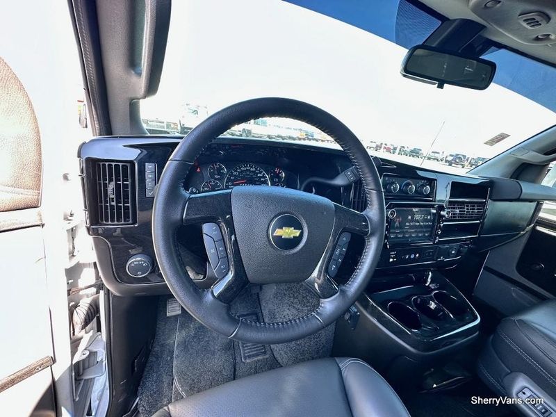 2021 Chevrolet Express Passenger Image 22