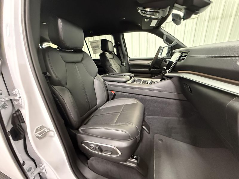 2027 Jeep Grand Wagoneer Long Wheelbase 4x4Image 12