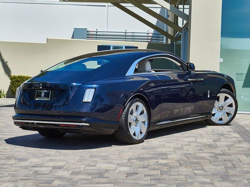 Used 2025 Rolls-Royce Spectre Image 2