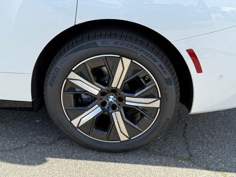 New 2026 BMW iX xDrive60Image 14