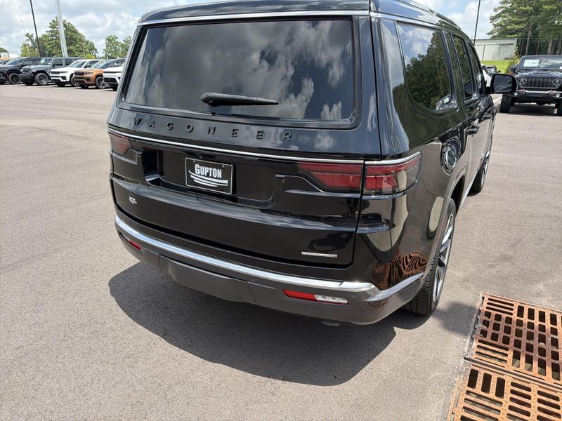 2022 Jeep Wagoneer Series IIIImage 10