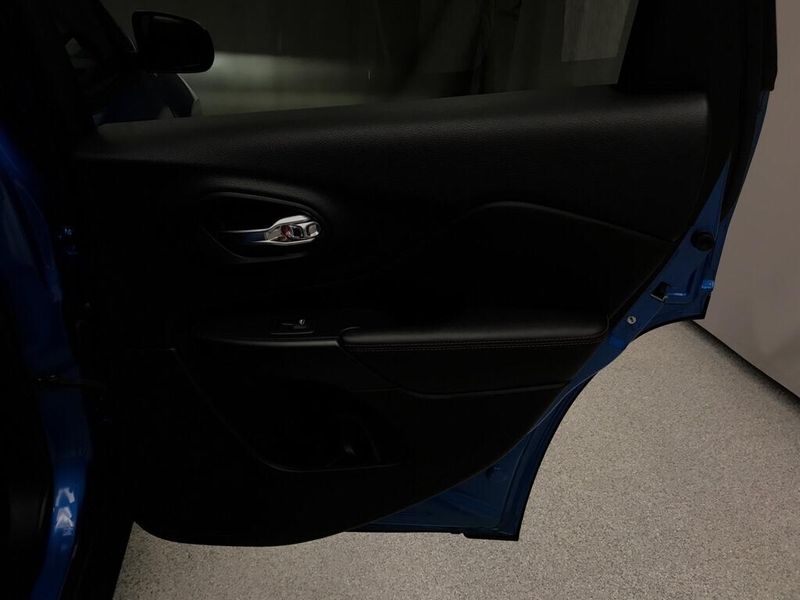 Used 2019 Jeep Cherokee TrailhawkImage 15