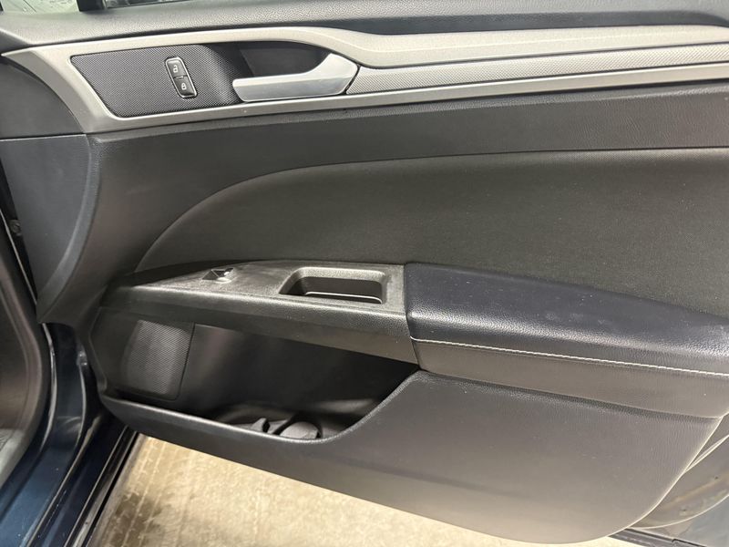 Used 2020 Ford Fusion SEImage 10