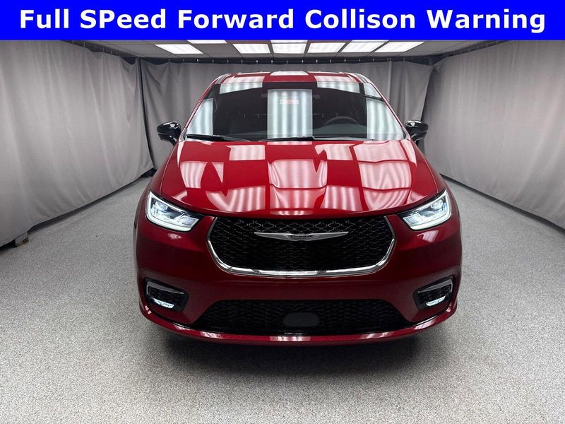 2025 Chrysler Pacifica Select AwdImage 5