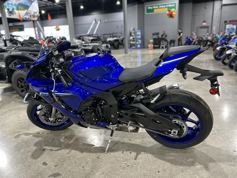 New 2025 Yamaha YZF-R1 Image 7