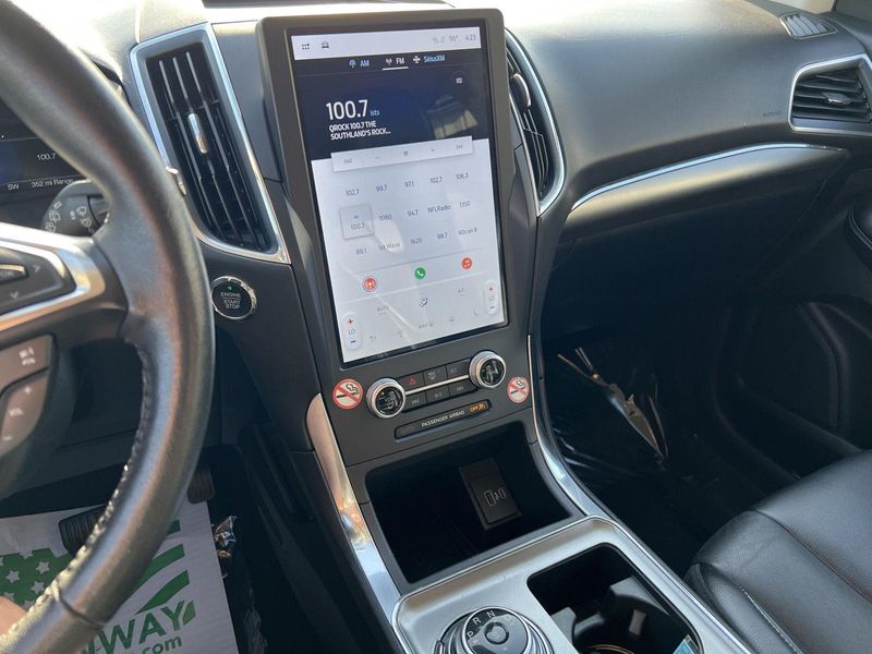 2022 Ford Edge Titanium photo 25