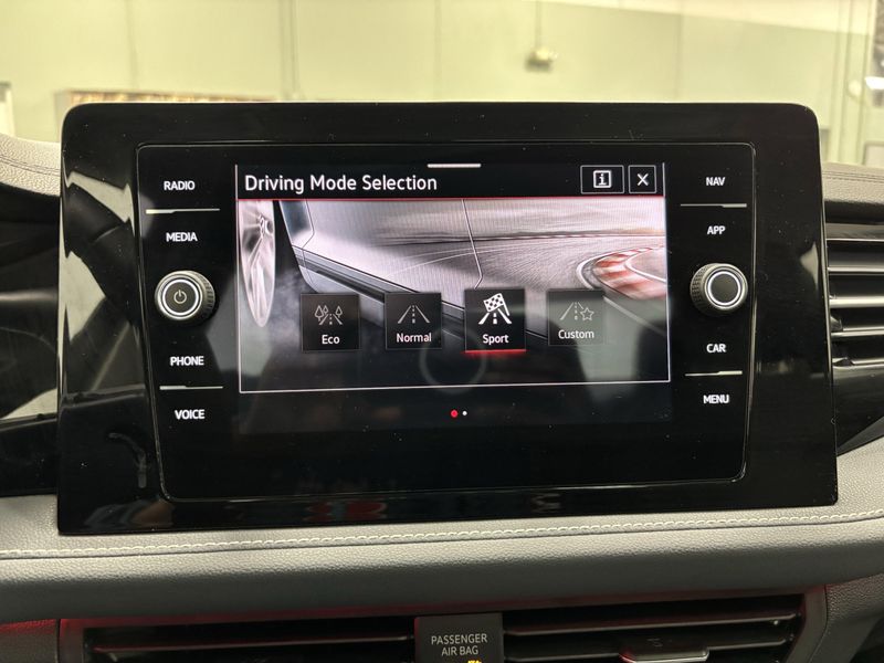 Used 2025 Volkswagen Jetta SELImage 19