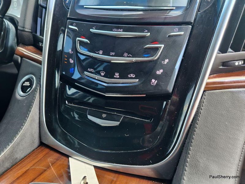 2019 Cadillac Escalade ESV Image 39