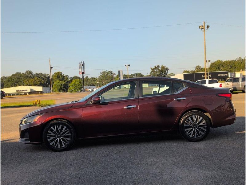 Used 2023 Nissan Altima 2.5 SVImage 2