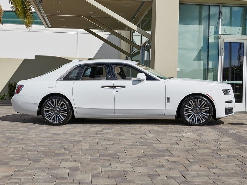 2024 Rolls-Royce Ghost Image 9