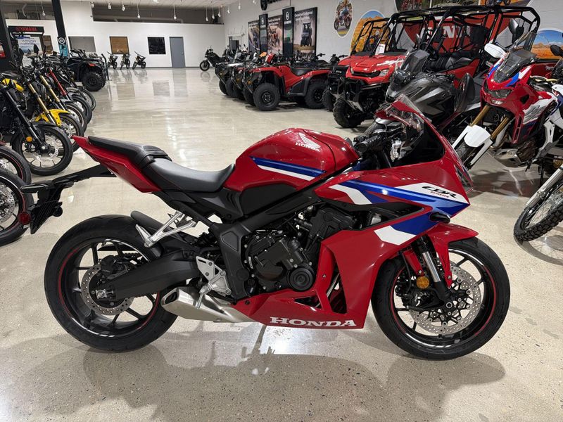 New 2026 Honda CBR650R E-CLUTCH Image 10