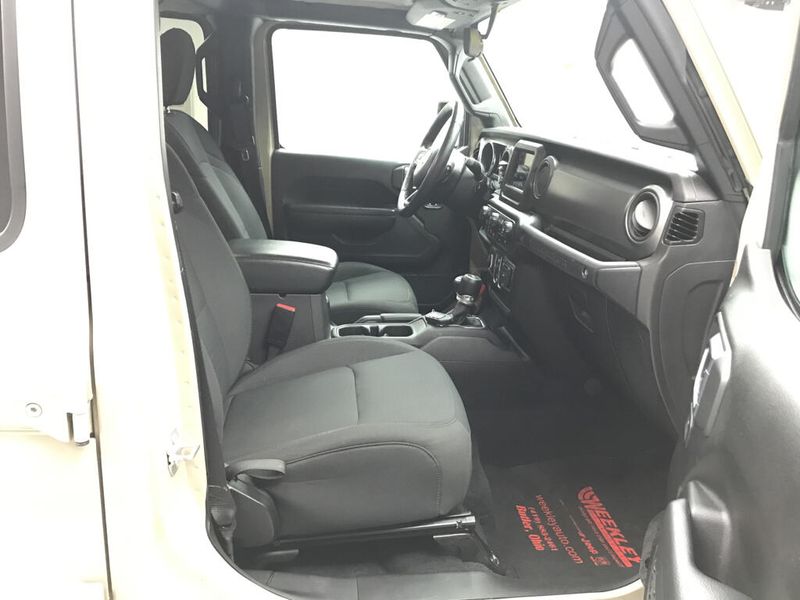 Used 2022 Jeep Wrangler Unlimited WillysImage 32