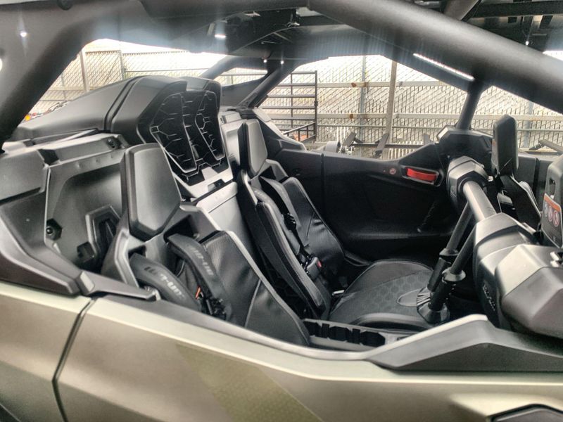 New 2026 Can-Am MAVERICK R MAX X RC WITH SMART-SHOX 999T DCT Image 10