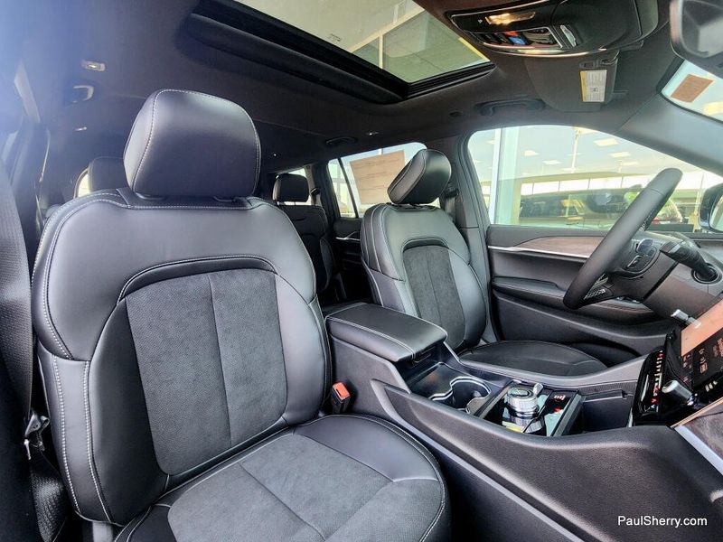 New 2026 Jeep Grand Cherokee L Laredo Altitude 4x4