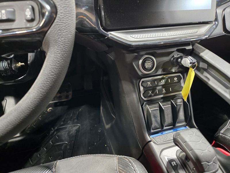 NEW 2025 CAN-AM MAVERICK R MAX X RS 999T DCT Image 21