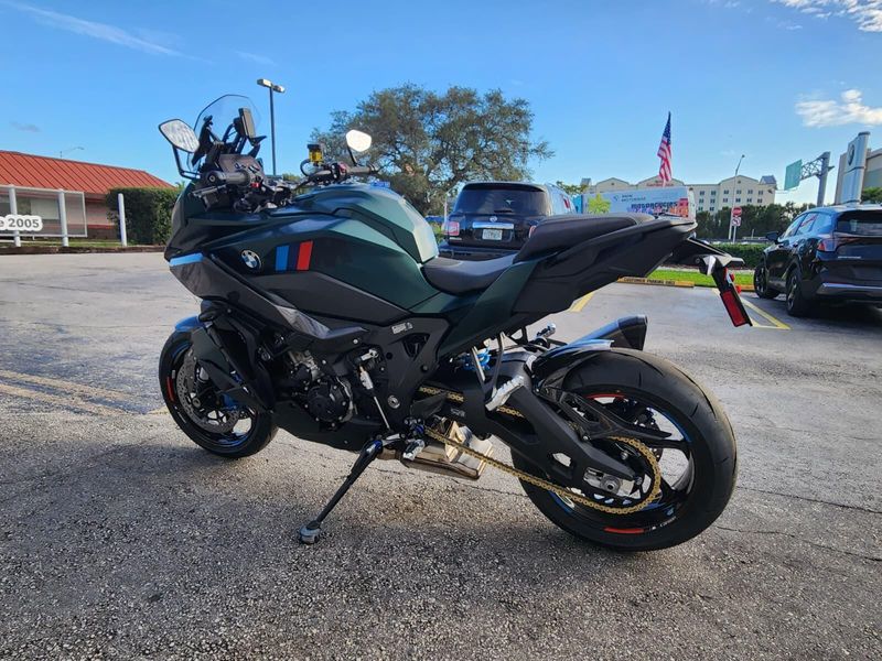 2026 BMW M 1000 XRImage 6