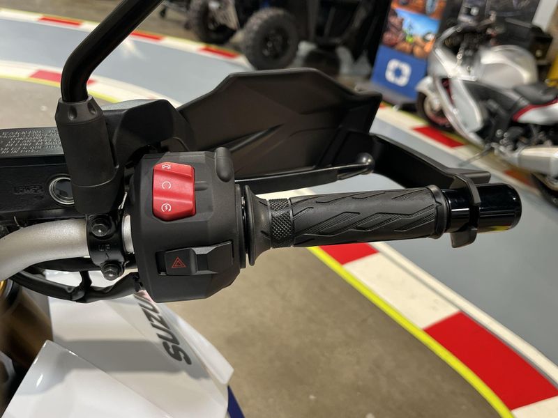 2024 Suzuki V-STROM 800DE Image 13