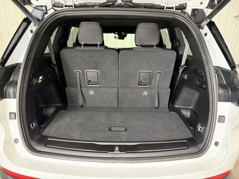 Used 2025 Jeep Grand Cherokee L LaredoImage 5