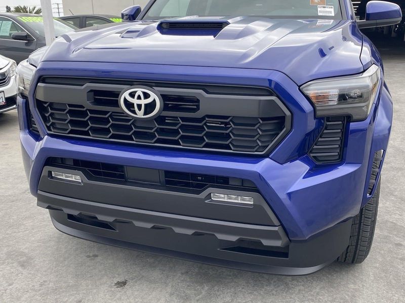 2025 Toyota Tacoma TRD SportImage 7