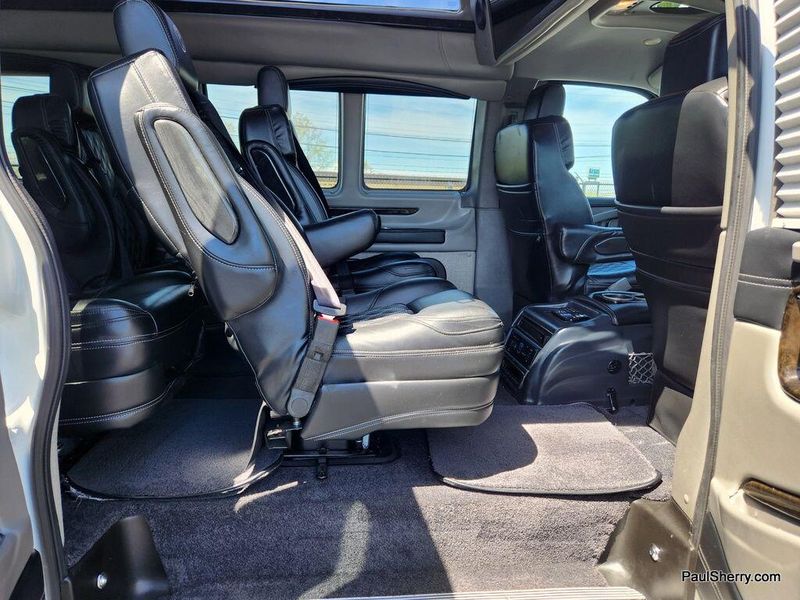 2023 Chevrolet Express Image 40