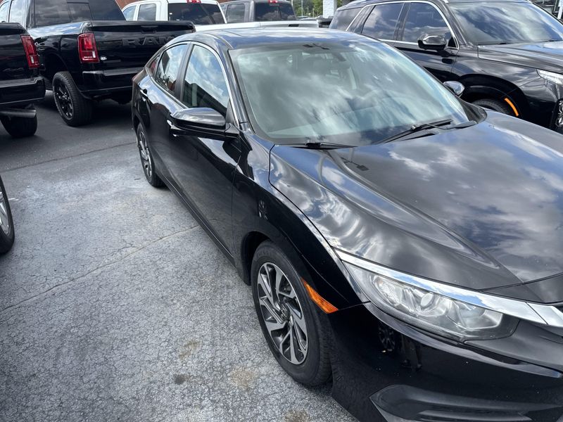 Used 2017 Honda Civic EXImage 4