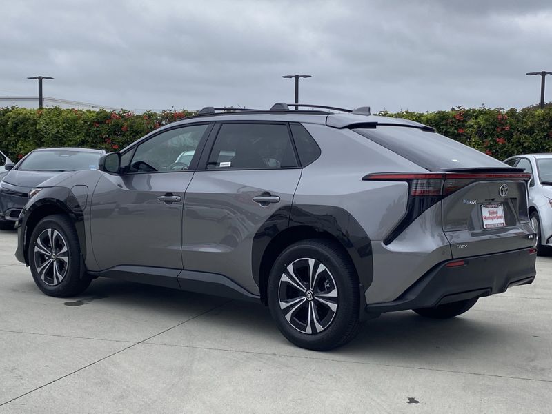 2025 Toyota bZ4X XLEImage 5