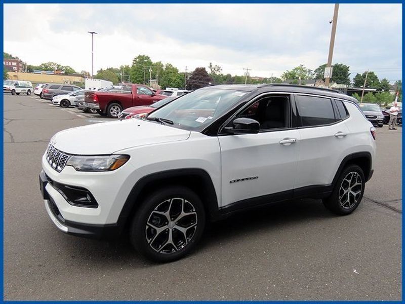 2024 Jeep Compass LimitedImage 1