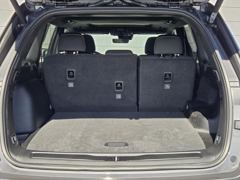 New 2026 Jeep Grand Cherokee Laredo X 4x2