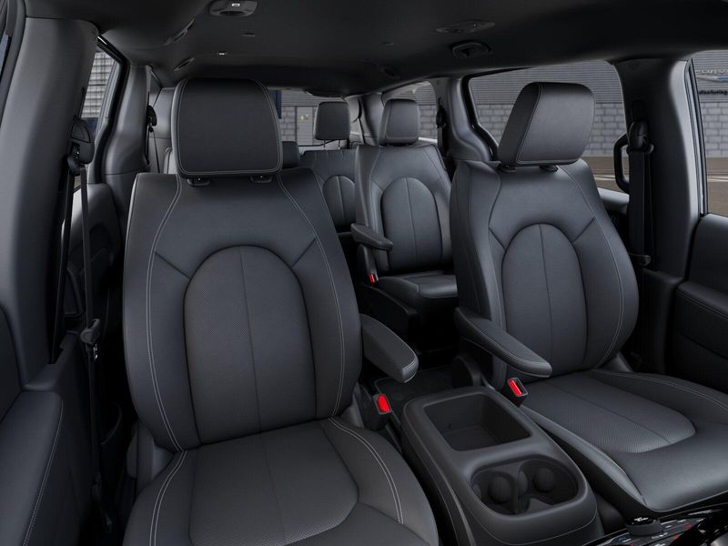 New 2027 Chrysler Pacifica SelectImage 9