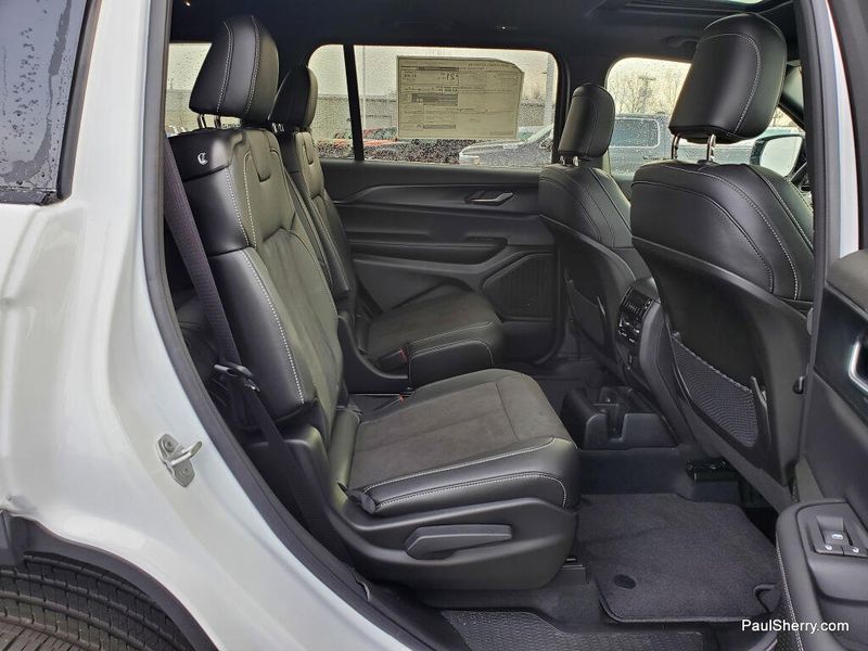 New 2025 Jeep Grand Cherokee L Altitude X 4x4