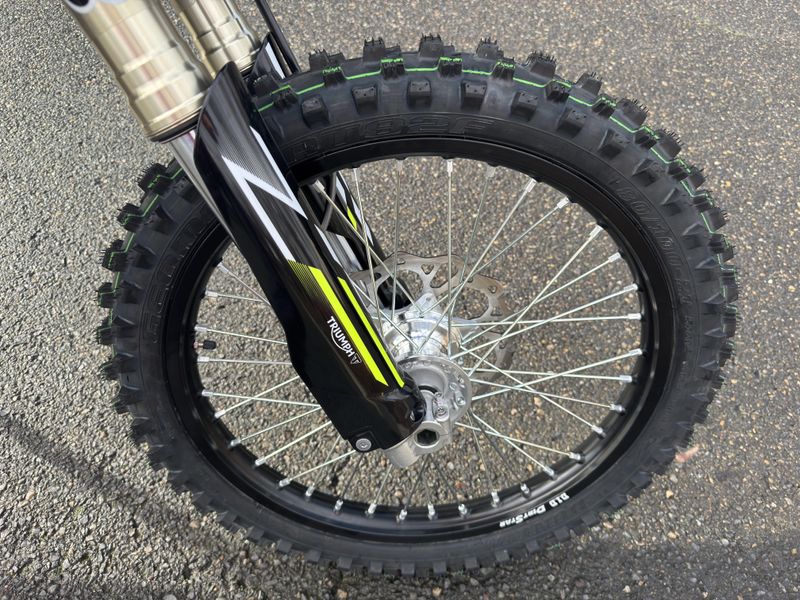 2026 Triumph TF 250 - C - JET BLACK - PURE WHITE 