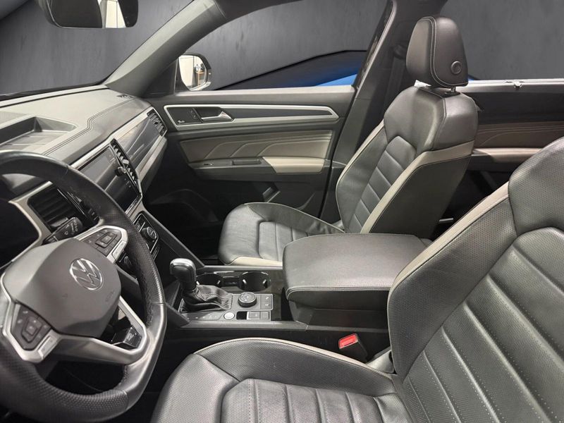 Used 2023 Volkswagen Atlas Cross Sport V6 AWD SEL Premium R-LineImage 4