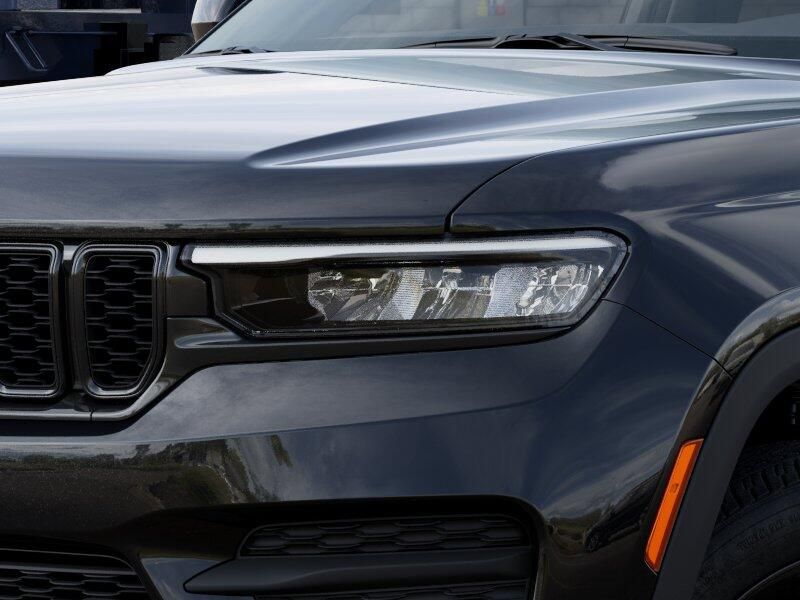 2025 Jeep Grand Cherokee Altitude photo 3