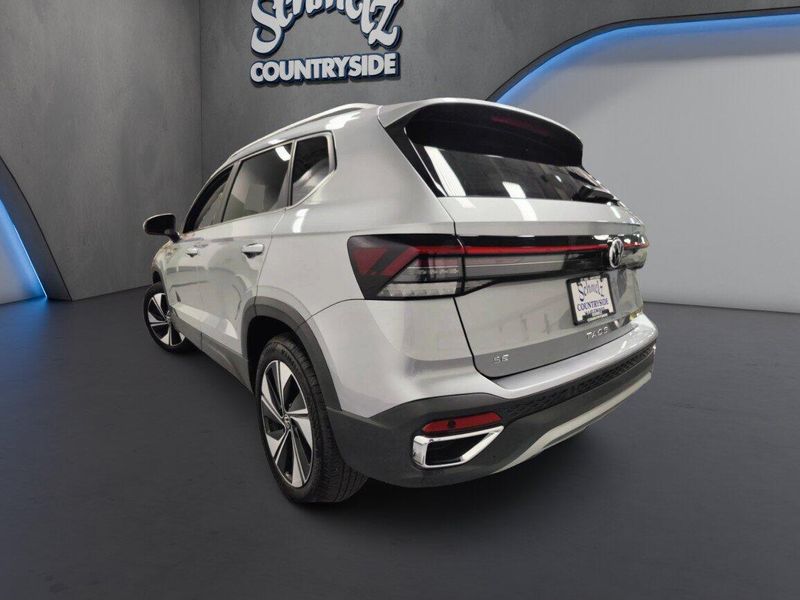 Used 2025 Volkswagen Taos SE 4-Motion AWDImage 7