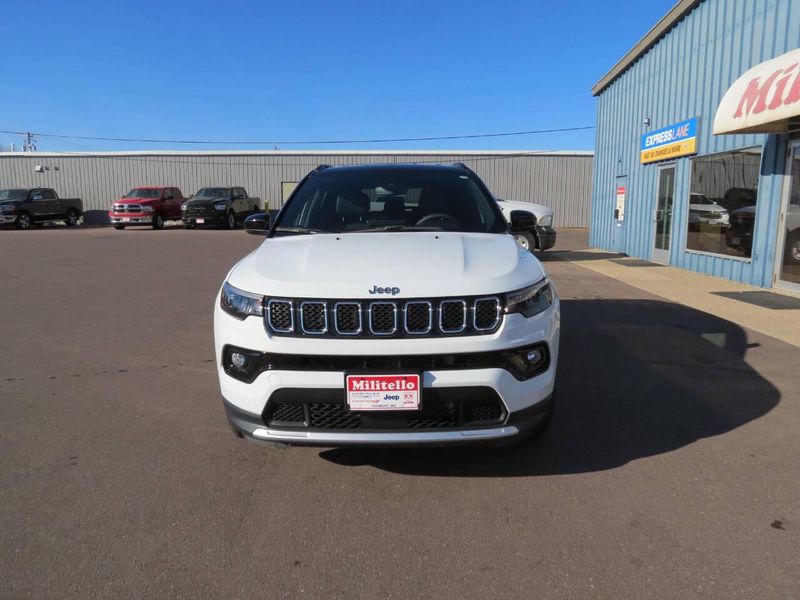 2023 Jeep Compass Limited 4x4 4dr SUVImage 4