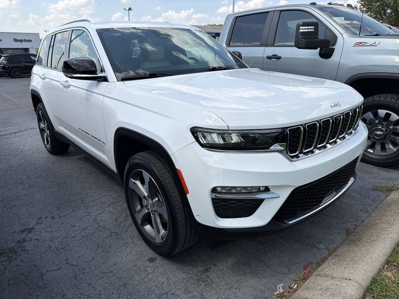 Used 2023 Jeep Grand Cherokee LimitedImage 3
