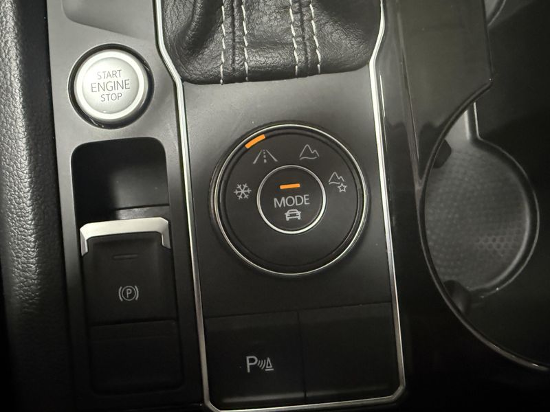 Used 2023 Volkswagen Atlas V6 SEL AWD w/Sunroof & NavImage 24