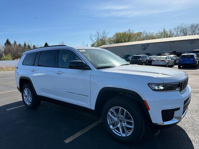 2025 Jeep Grand Cherokee L Laredo X 4x4Image 1