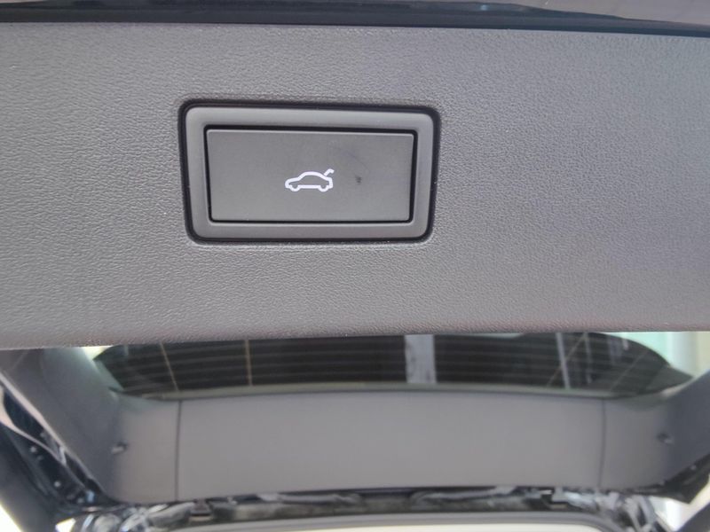 Used 2026 Volkswagen Tiguan SE AWDImage 10
