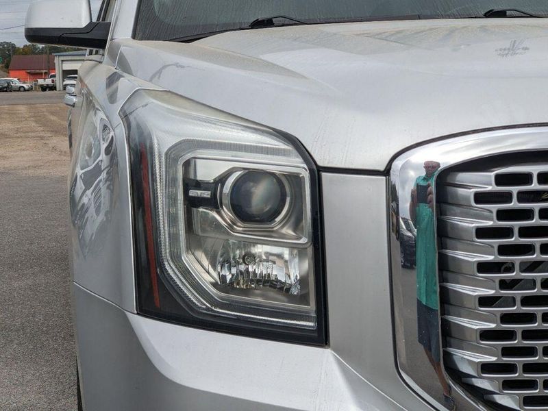 2015 GMC Yukon XL 1500 DenaliImage 10