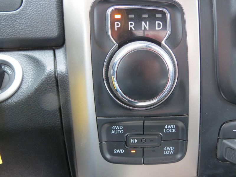 Used 2018 RAM 1500 SLT 4x4 4dr Crew Cab 5.5 ft. SB PickupImage 16