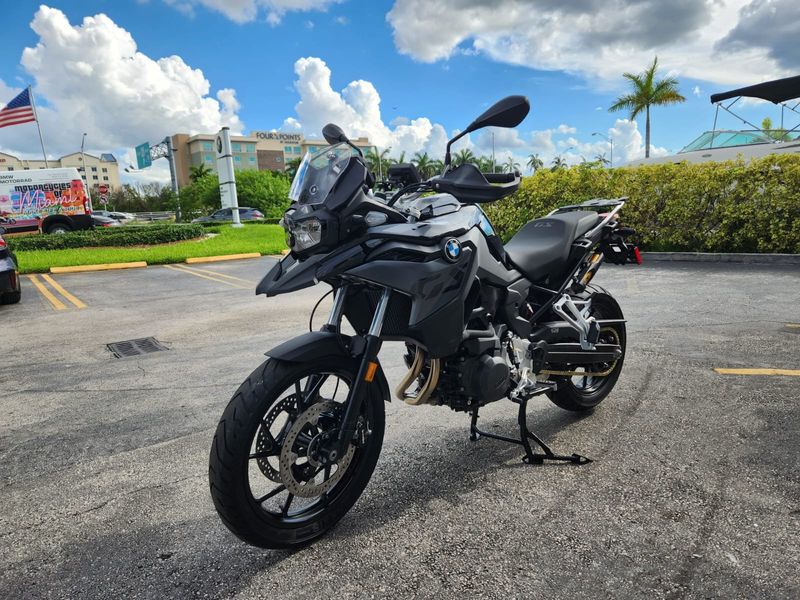 2024 BMW F 800 GS Image 3