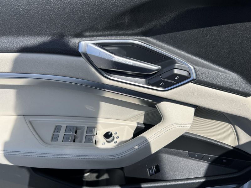 Used 2019 Audi e-tron Premium PlusImage 6