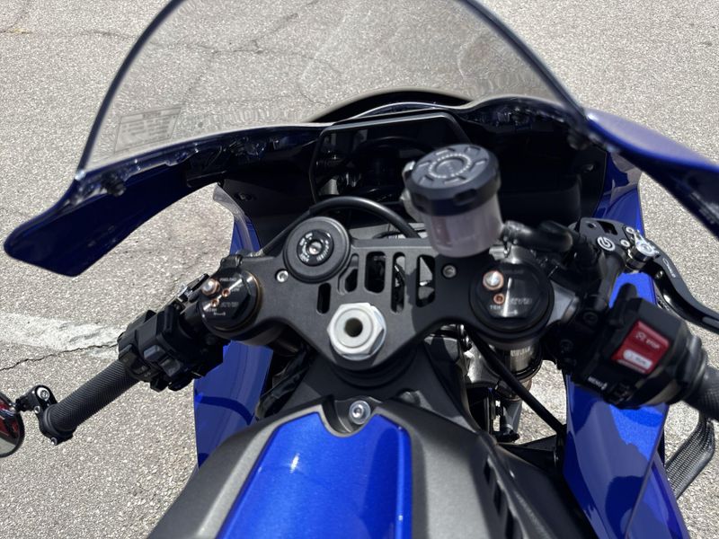Used 2025 Yamaha YZF-R1 Image 14
