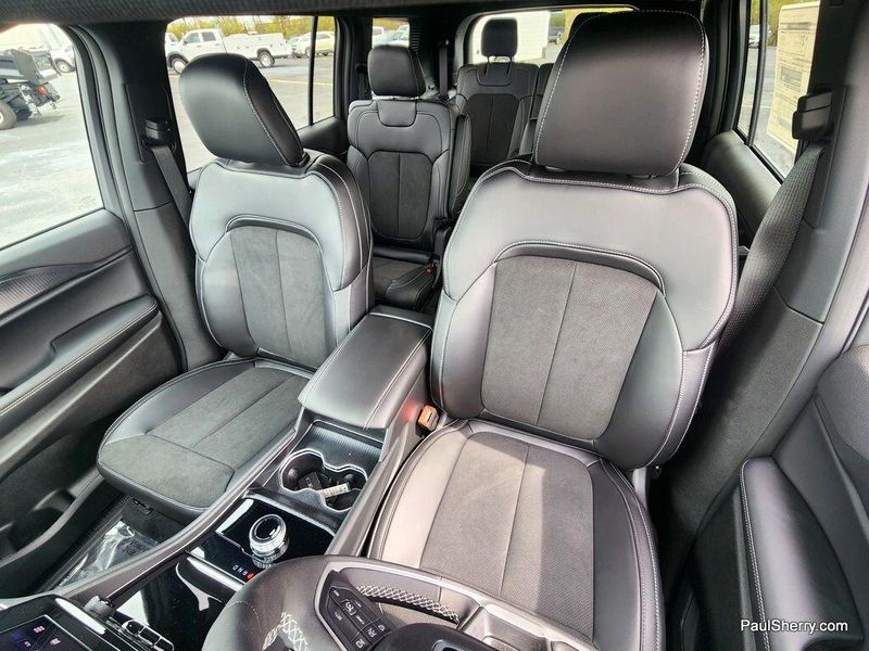 2025 Jeep Grand Cherokee L Altitude X 4x4Image 2