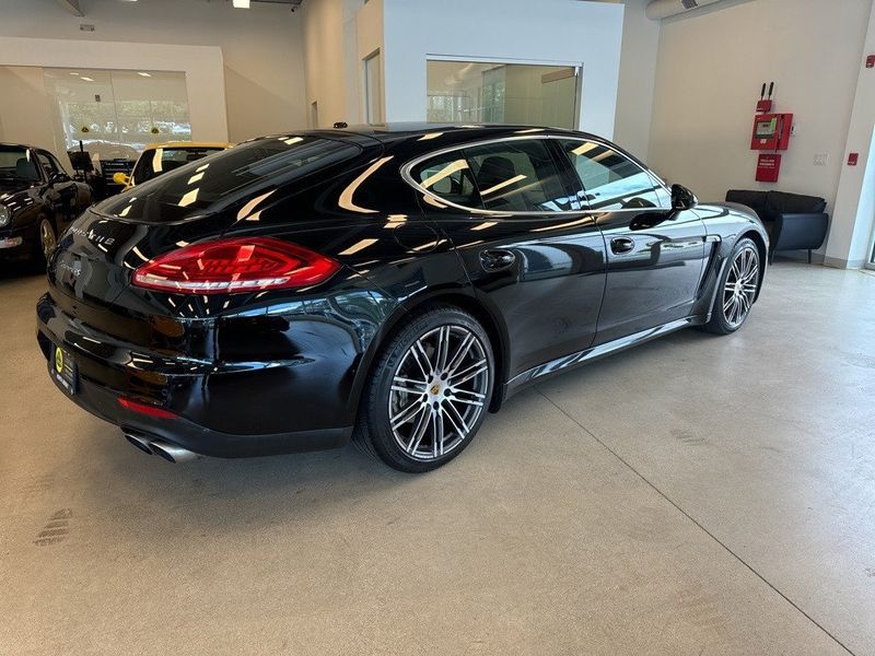 2015 Porsche Panamera 4SImage 19