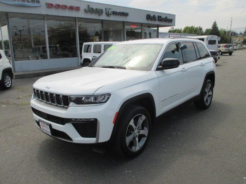 New 2026 Jeep Grand Cherokee Limited 4x4Image 2