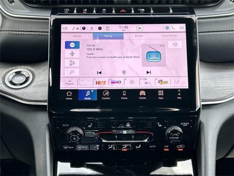 New 2025 Jeep Grand Cherokee L Limited 4x4Image 19